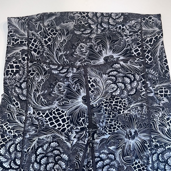 Lululemon Speed Up tight full on luxtreme 28 inch length leggings 4 zip pocket - Picture 11 of 13